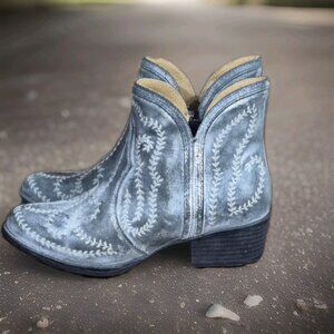 STERLING RIVER Ankle Cowboy Boots Grey & White Embroidered Vines Women's Size 7